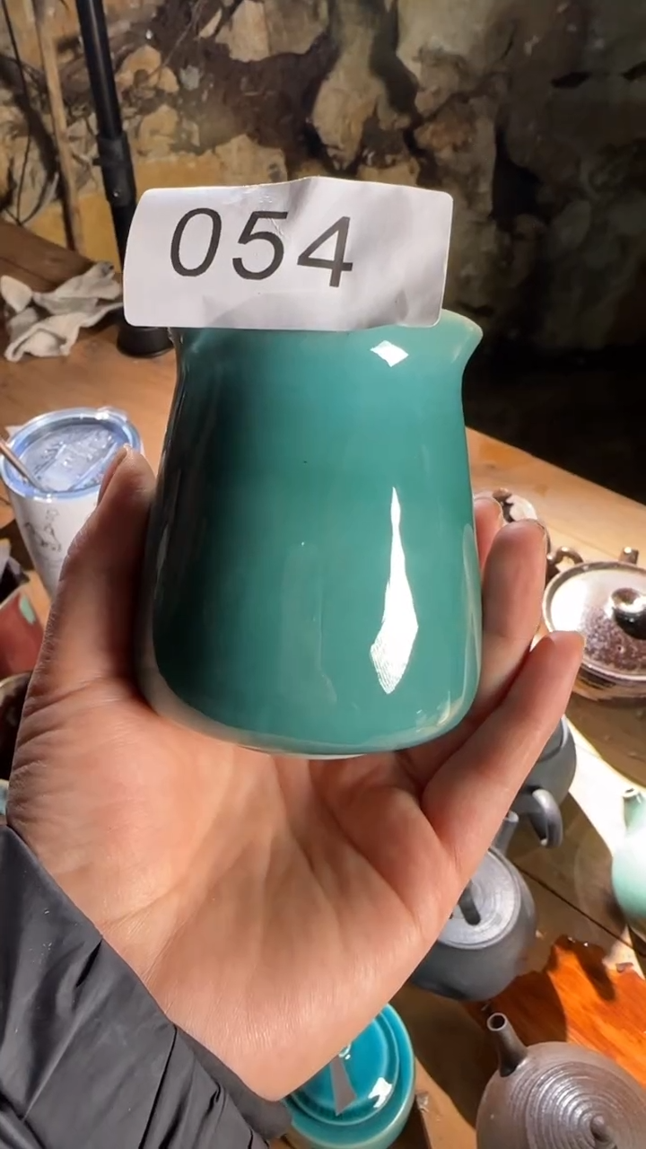 【闪购商品】牙舟陶孔雀蓝公道杯054微瑕 介意慎拍