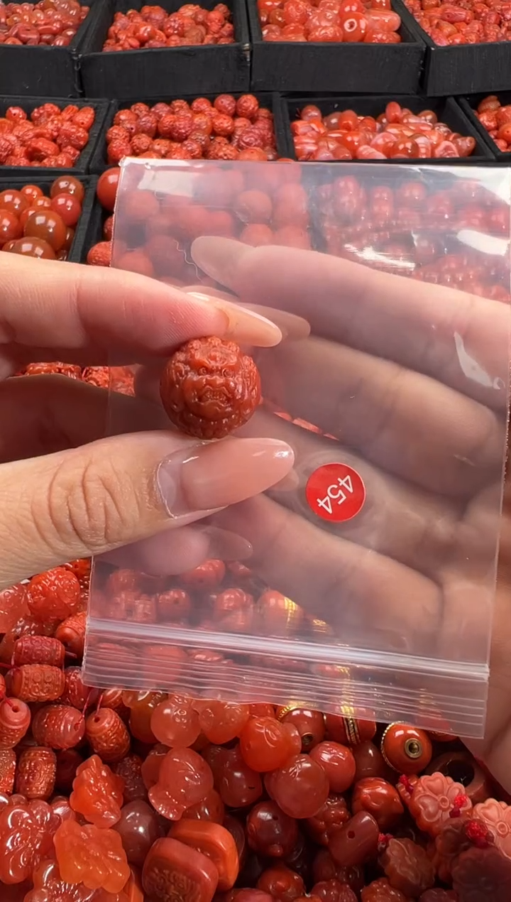 南红玛瑙未镶嵌颈饰1