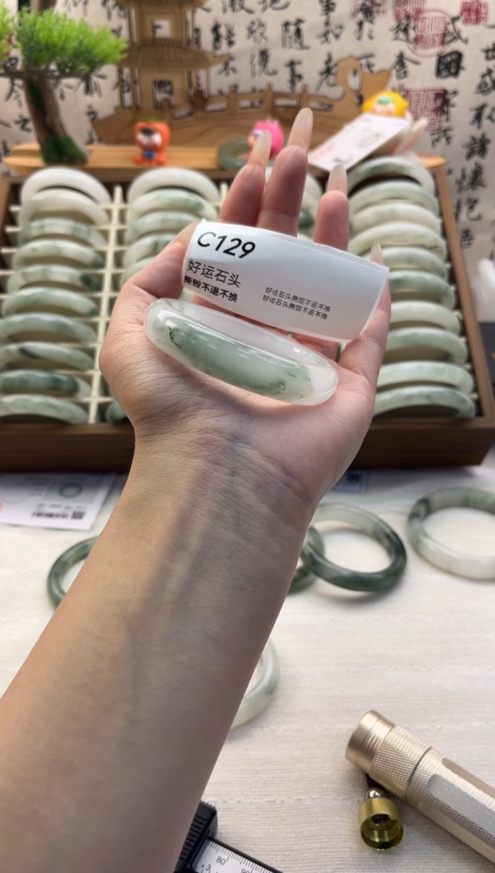 未镶嵌手镯石英质玉129