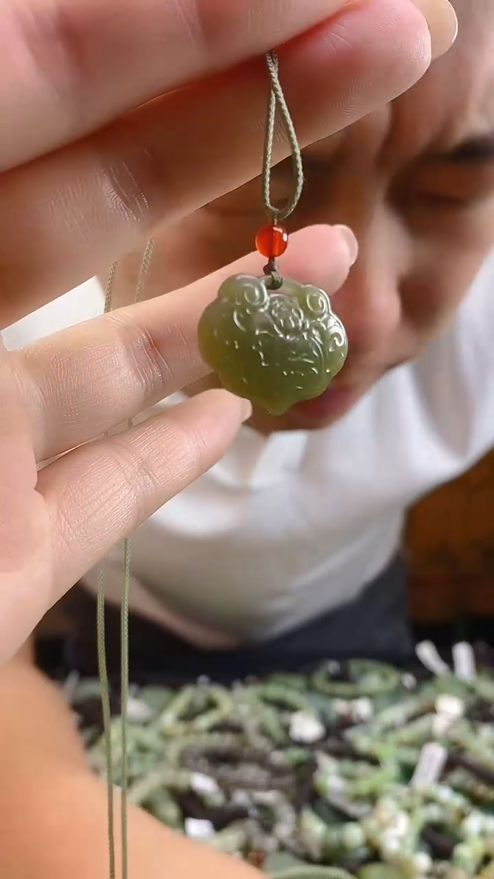 和田玉未镶嵌颈饰多样性发货，拍一发一