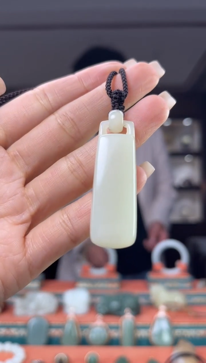 颈饰未镶嵌和田玉佩佩