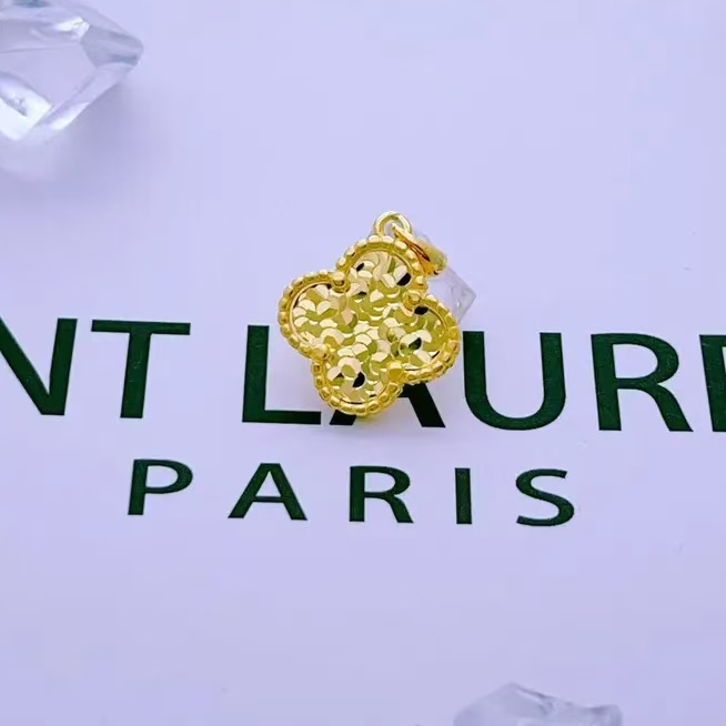 【金轩珠宝】18K碎碎冰四叶草吊坠轻奢时尚 赠链