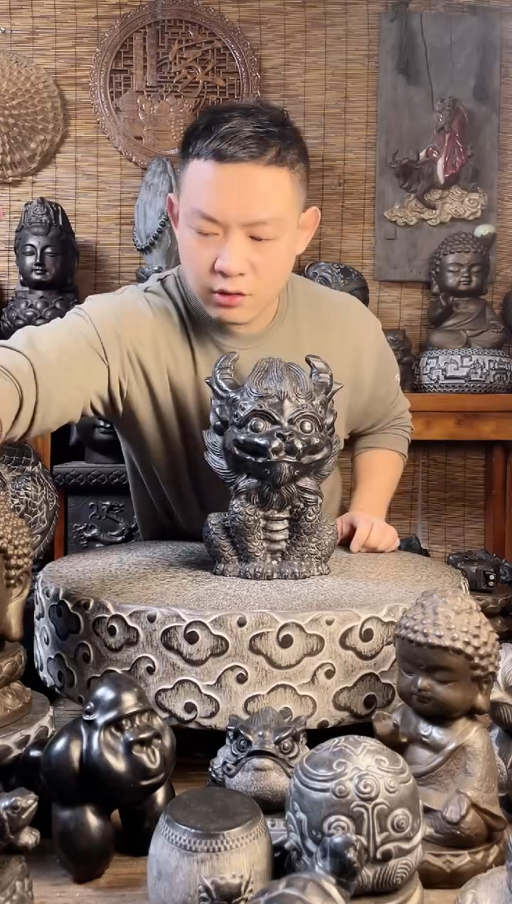 【闪购商品】30带角Q版麒麟天然青石雕刻