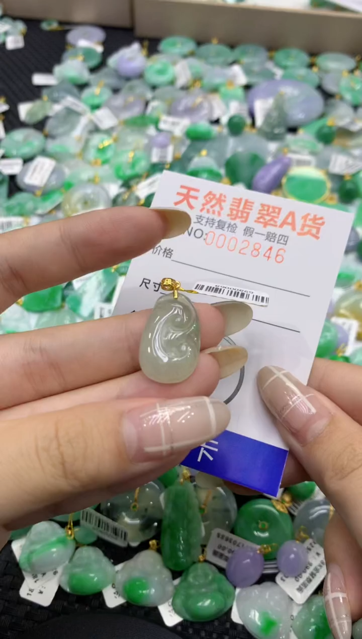 颈饰未镶嵌翡翠天然缅甸翡翠A货