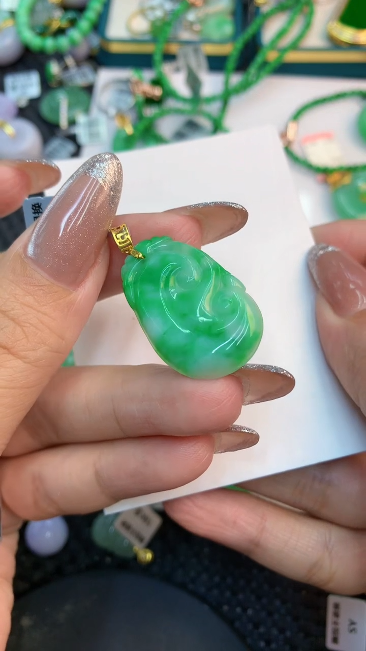 颈饰18K金镶嵌翡翠1