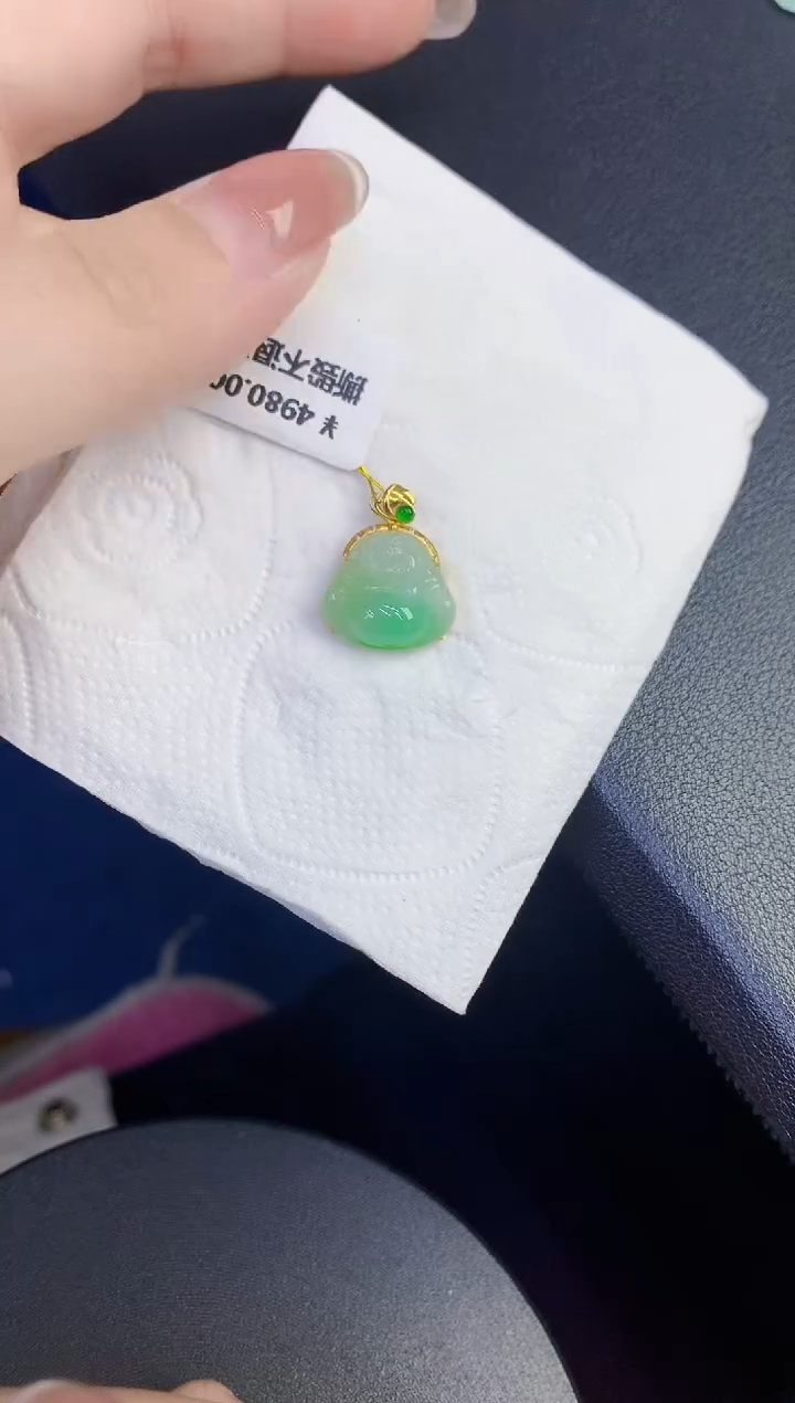 颈饰18K金镶嵌翡翠缅甸天然翡翠A货