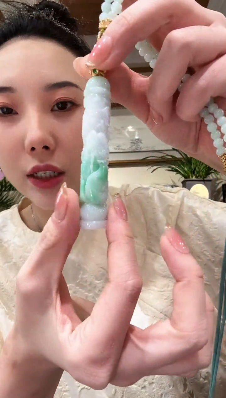 翡翠未镶嵌颈饰国风