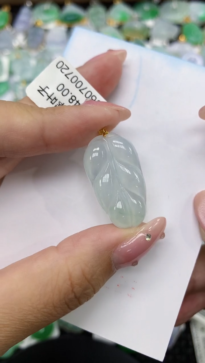 翡翠18K金镶嵌颈饰1111111111
