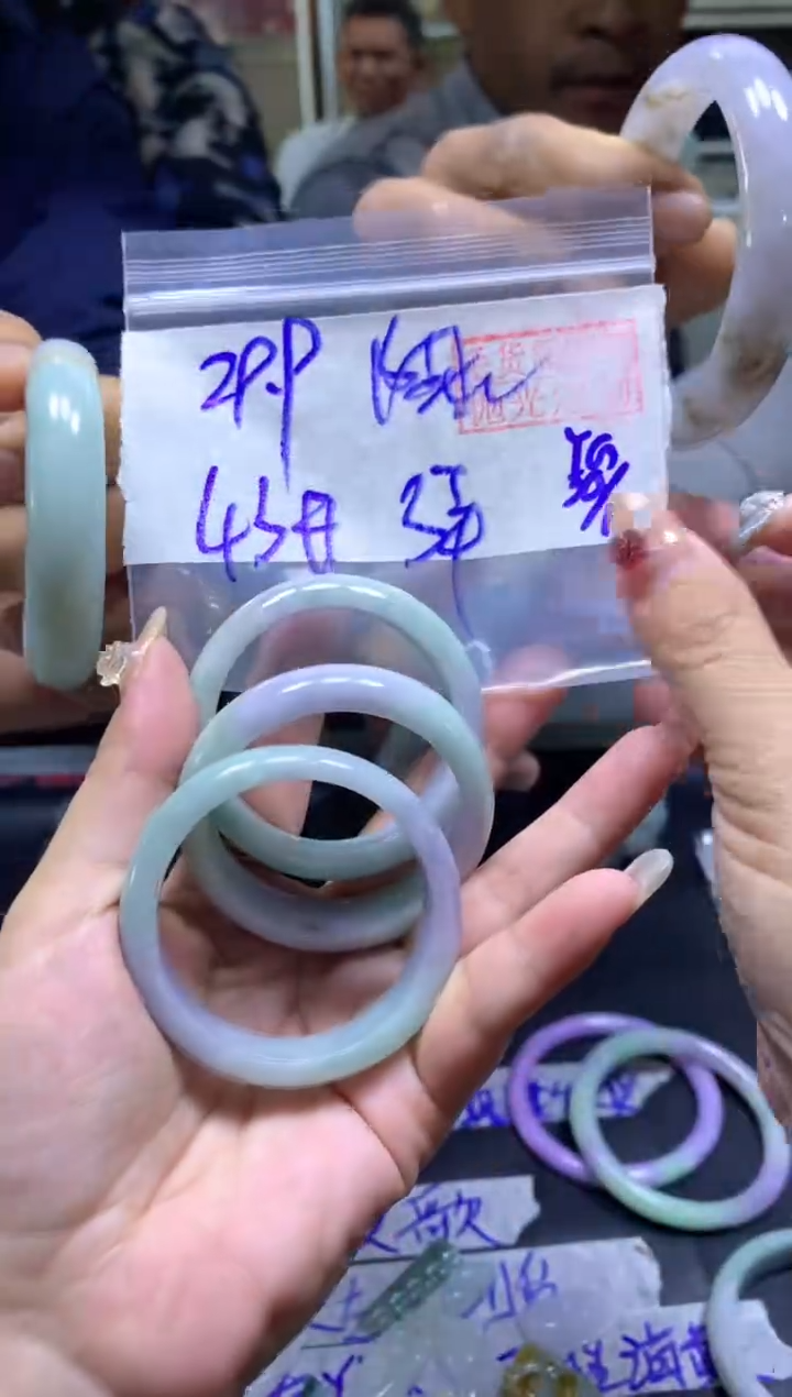 【闪购商品】定制翡翠未镶嵌童镯毛货需精细抛光多样性发货拍一发一