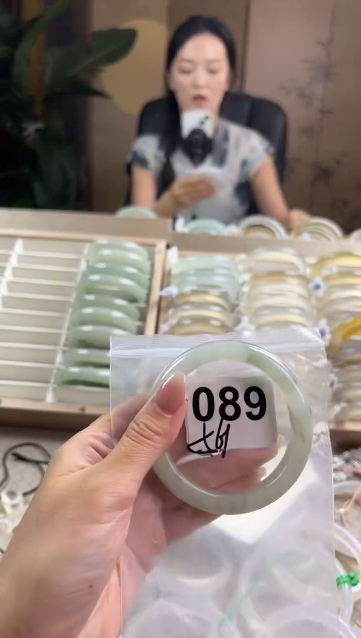 手镯玛瑙/玉髓未镶嵌天山翠默认微抠089