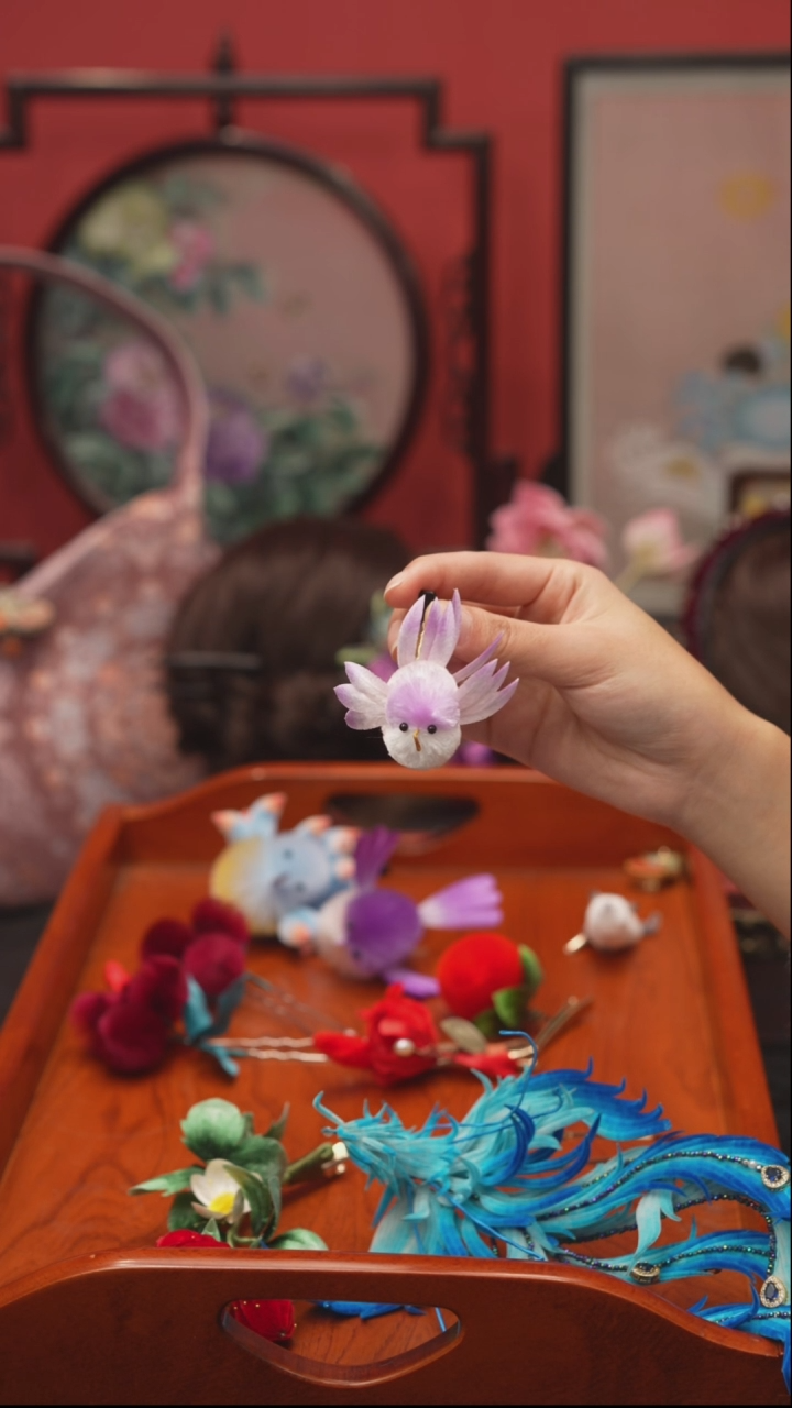 刺绣次***?非遗绒花手工饰品