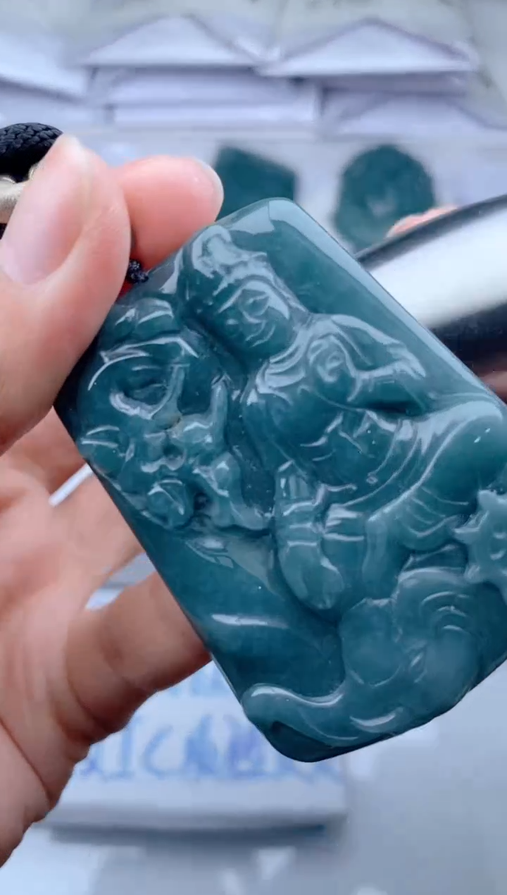 颈饰未镶嵌翡翠 