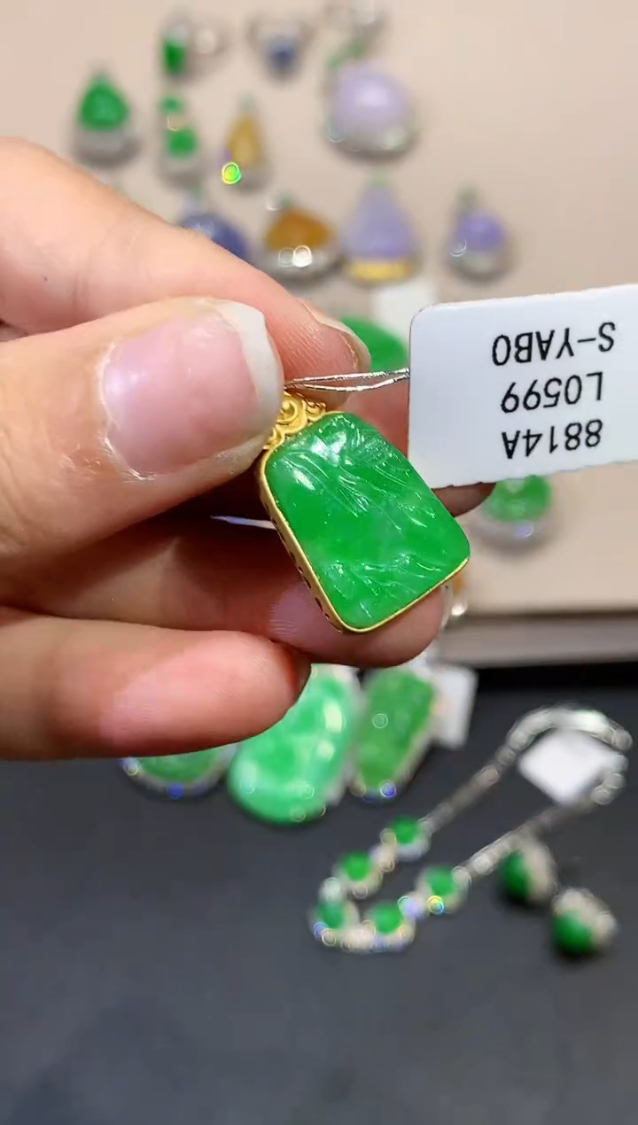 翡翠18K金镶嵌吊坠(不含链)L0599多样性发其一
