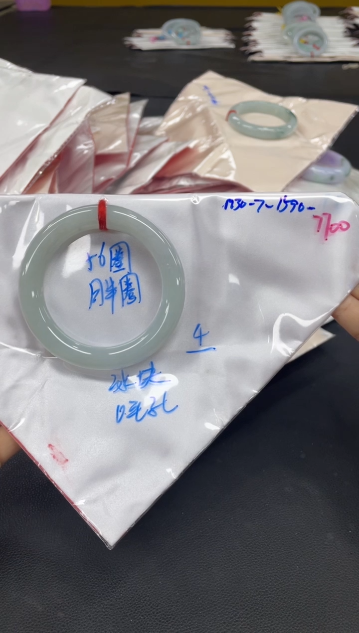 未镶嵌手镯翡翠翡翠手镯