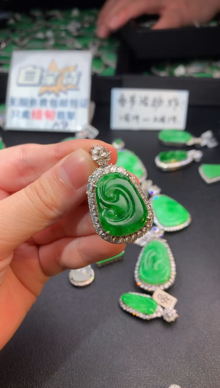 【闪购商品】翡翠颈饰银S925镶嵌翡翠