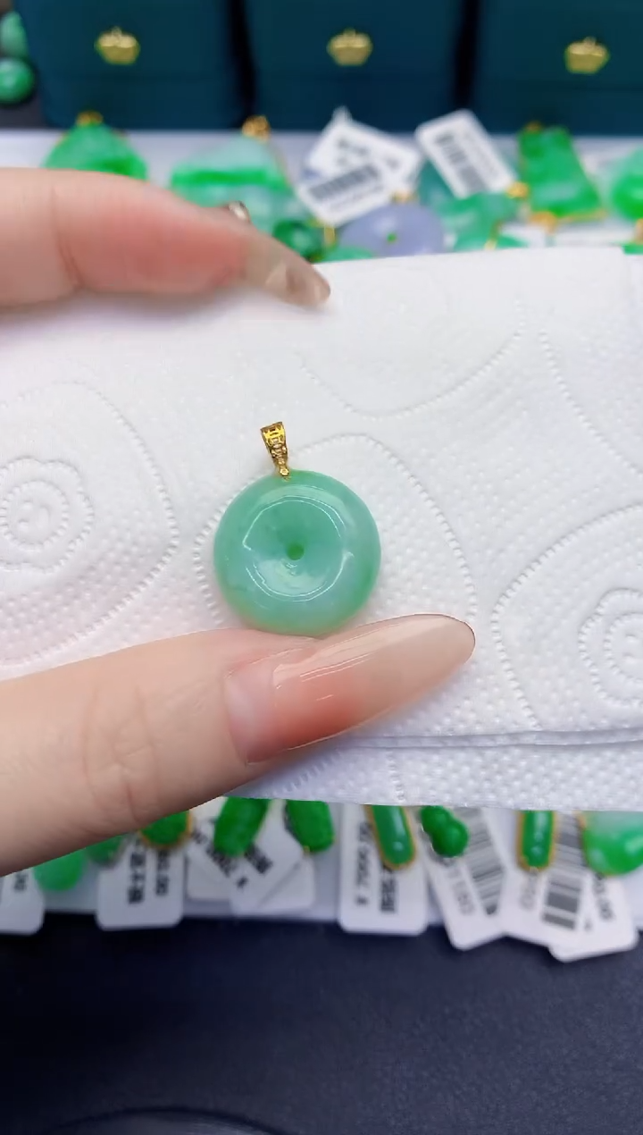 颈饰未镶嵌翡翠缅甸天然翡翠A货