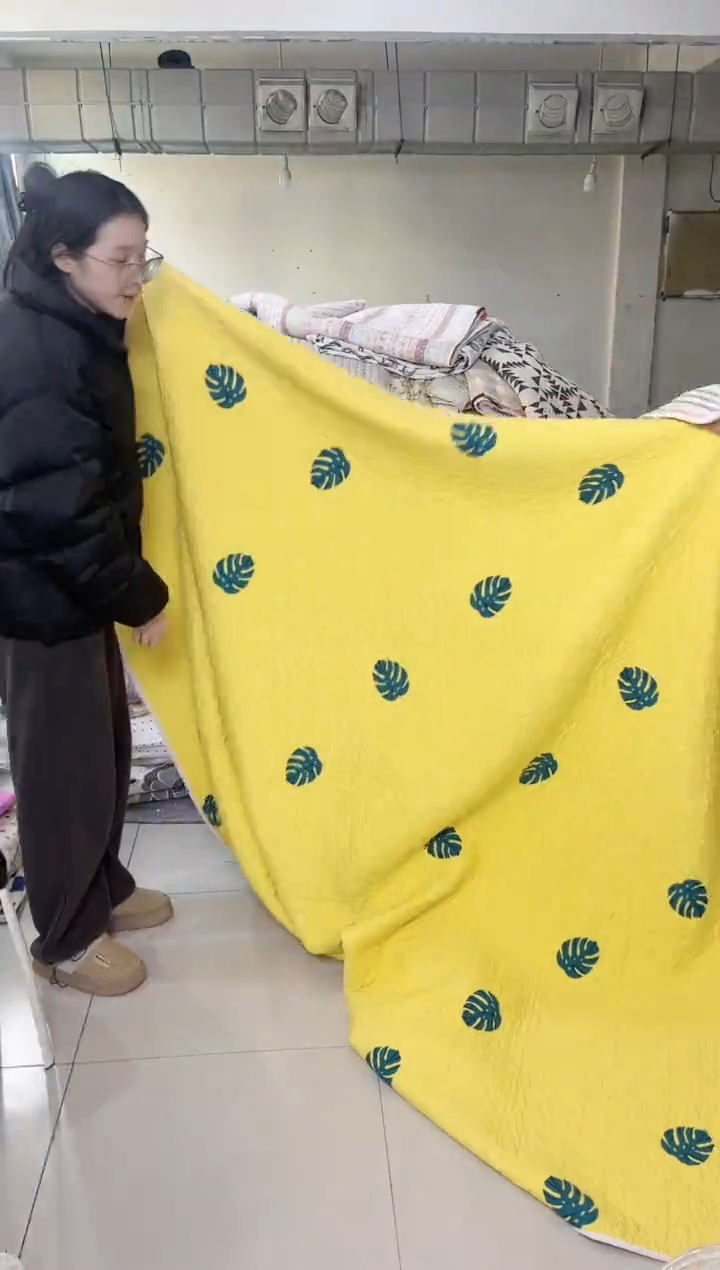 棉200*220双面斜纹红棕格