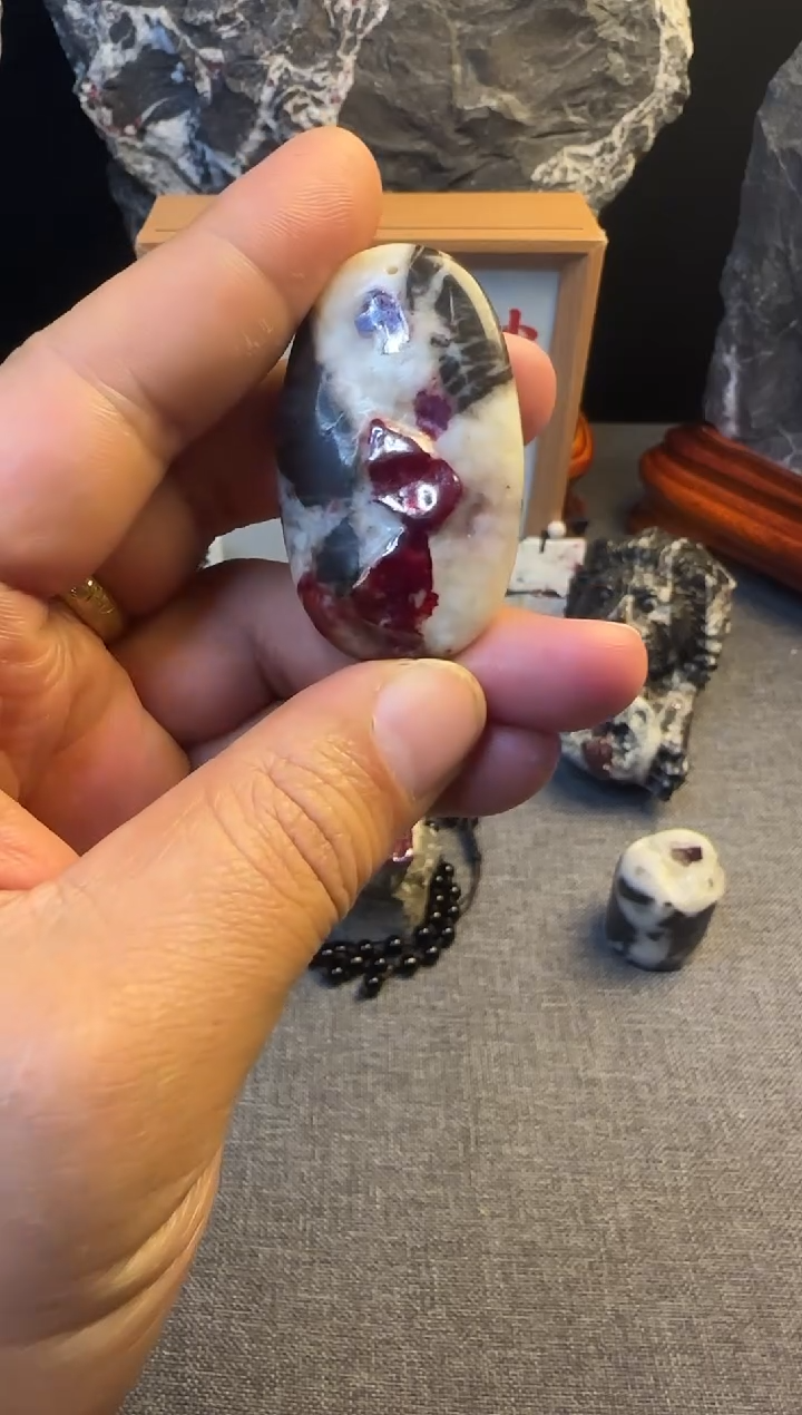 天然辰砂天然朱砂晶体原石吊坠挂件