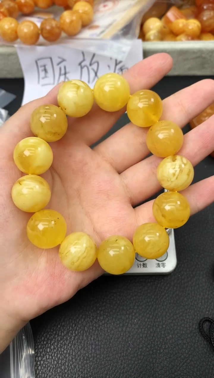 蜜蜡未镶嵌珠宝奇石195