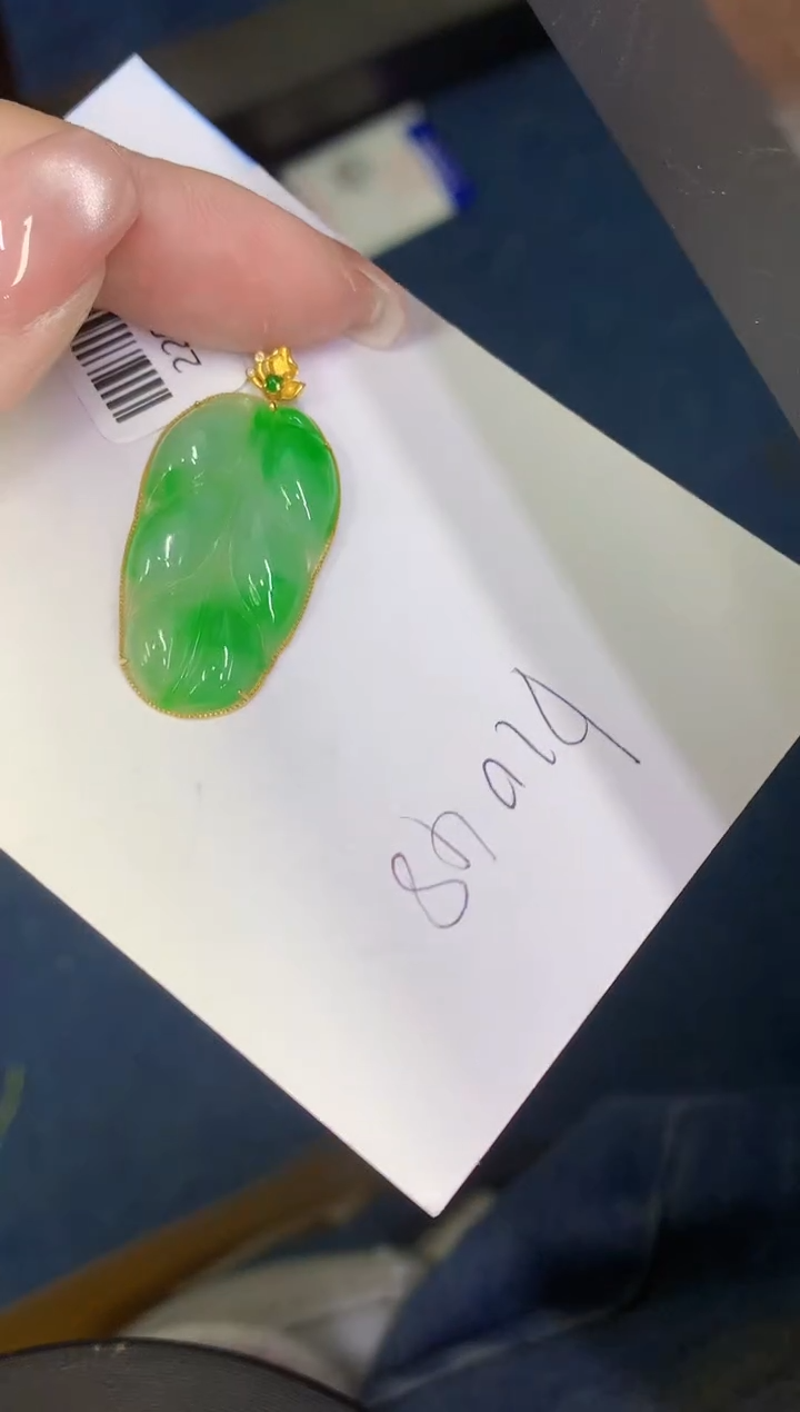 翡翠18K金镶嵌颈饰缅甸天然翡翠A货