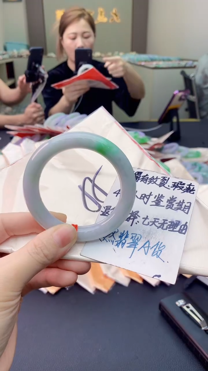 翡翠未镶嵌手镯0213388654