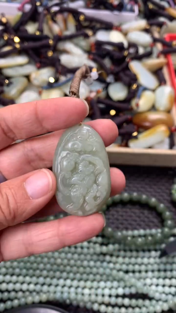 【闪购商品】和田玉颈饰未镶嵌多样性发货没有证书拍一发一有瑕