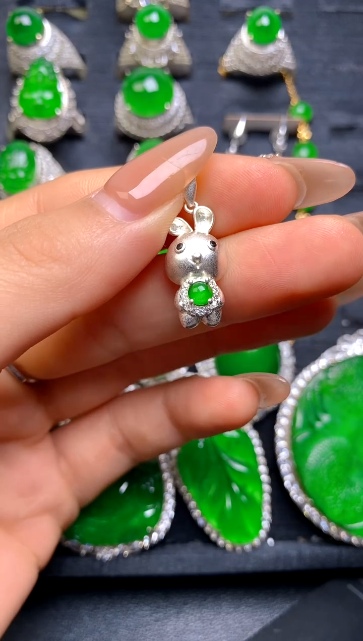 【闪购商品】翡翠吊坠(赠链)未镶嵌小吊坠