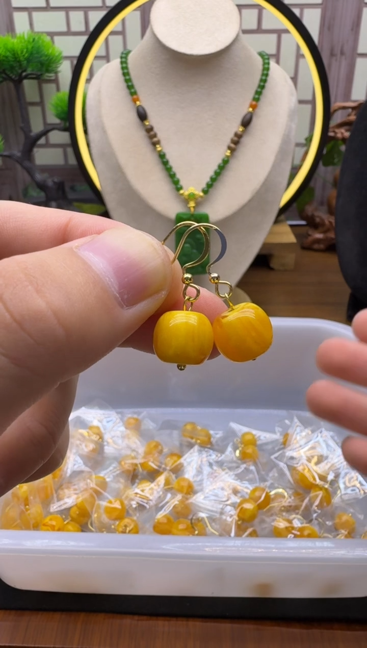 蜜蜡14K金镶嵌耳饰E01      