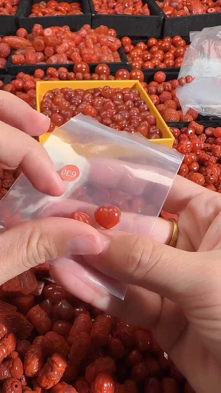 颈饰未镶嵌南红玛瑙1