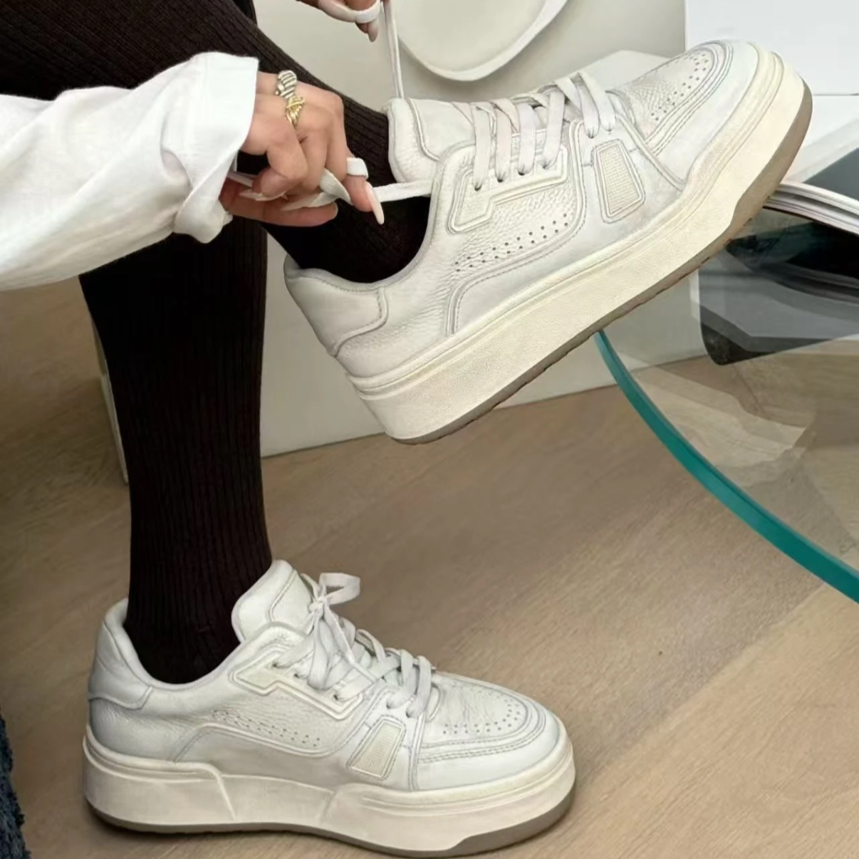 2025秋冬新款ins真皮增高厚底手工擦色做旧休闲鞋系带小白鞋