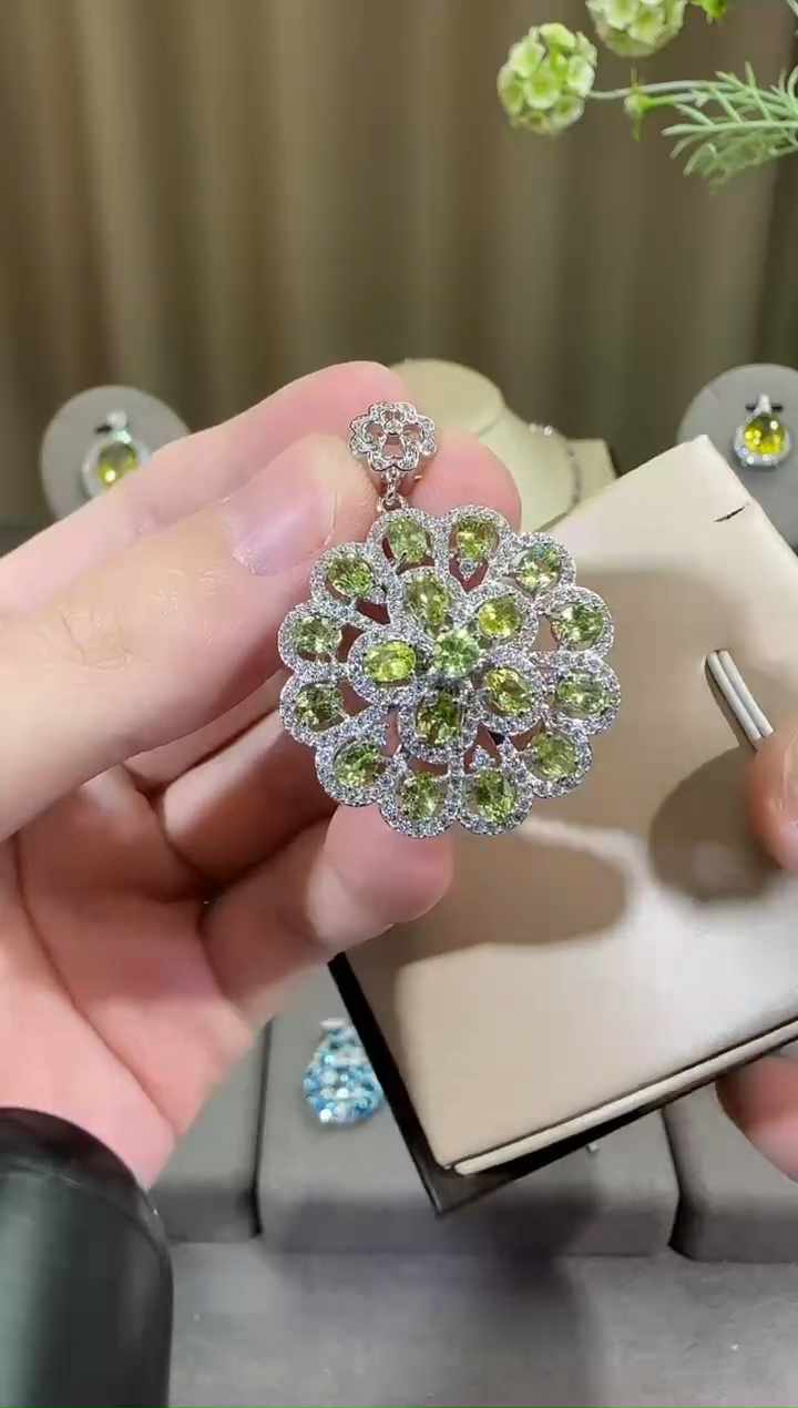 银S925镶嵌颈饰橄榄石27mm吊坠豪镶款