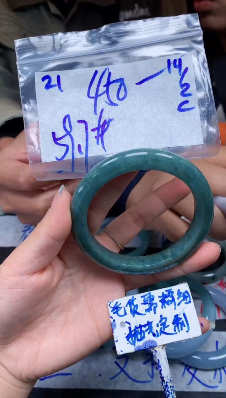 【闪购商品】定制翡翠未镶嵌21毛货需精细抛光手镯多样性拍一发一