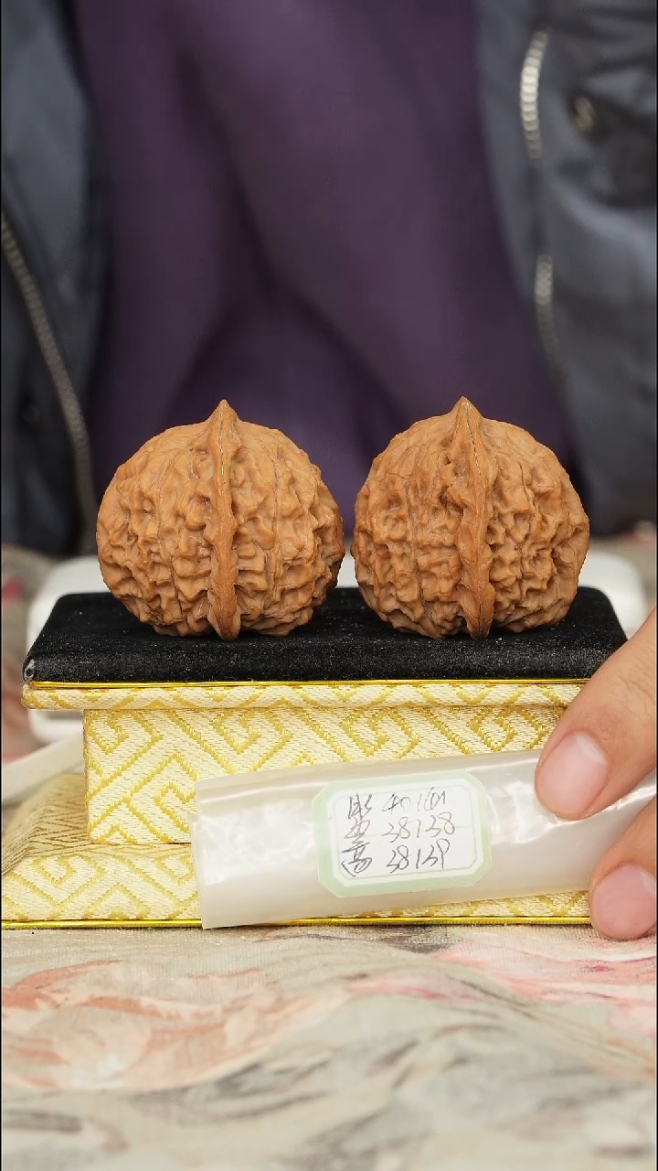 【闪购商品】文玩核桃把件非嫁接元宝