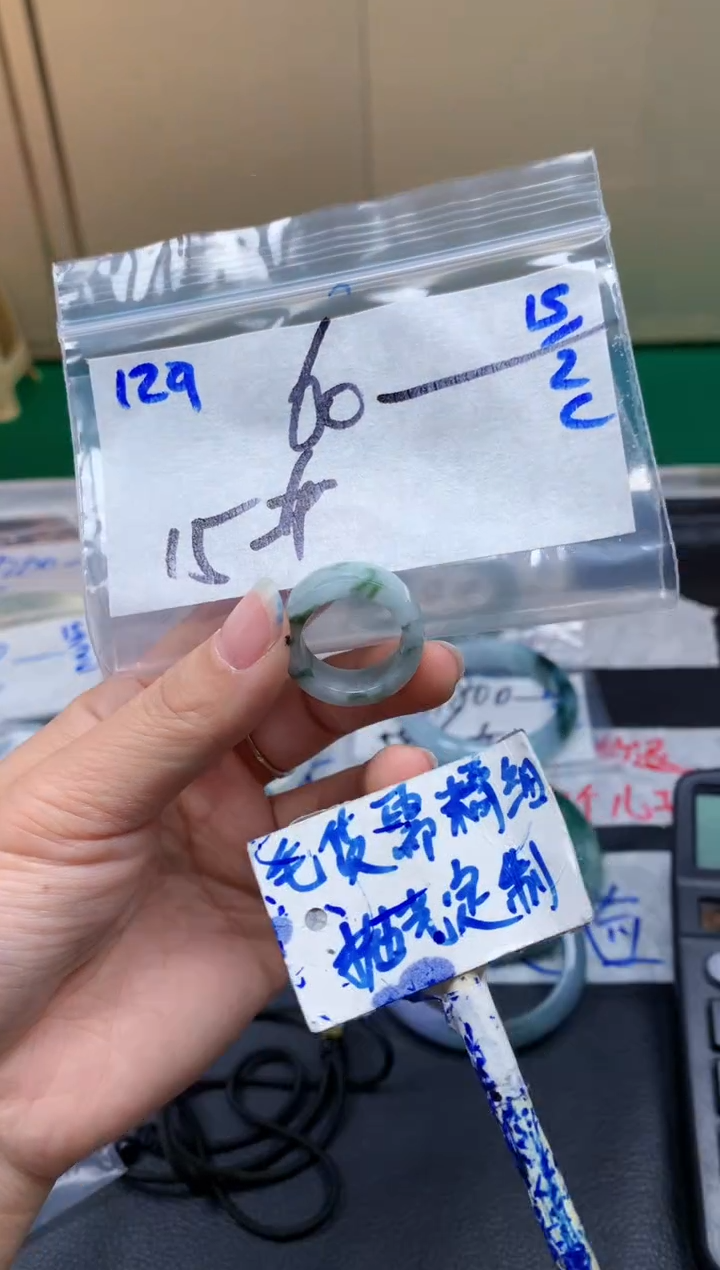 【闪购商品】定制翡翠未镶嵌129毛货需精细抛光挂件多样性拍一发一