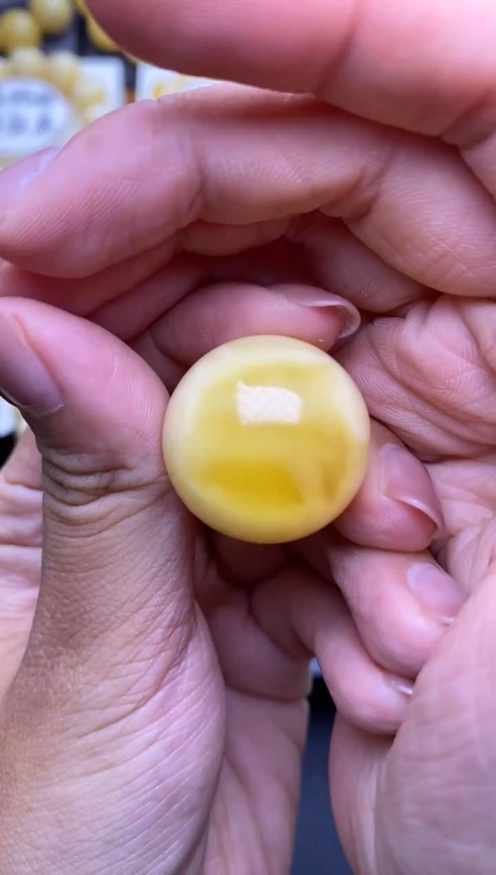 裸石琥珀未镶嵌24mm+大小姐珠宝108