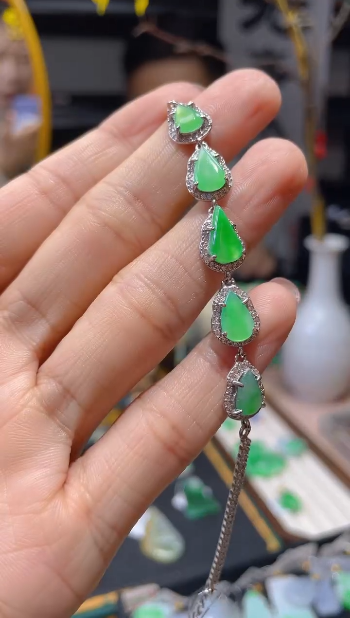 【闪购商品】翡翠颈饰未镶嵌假一赔三