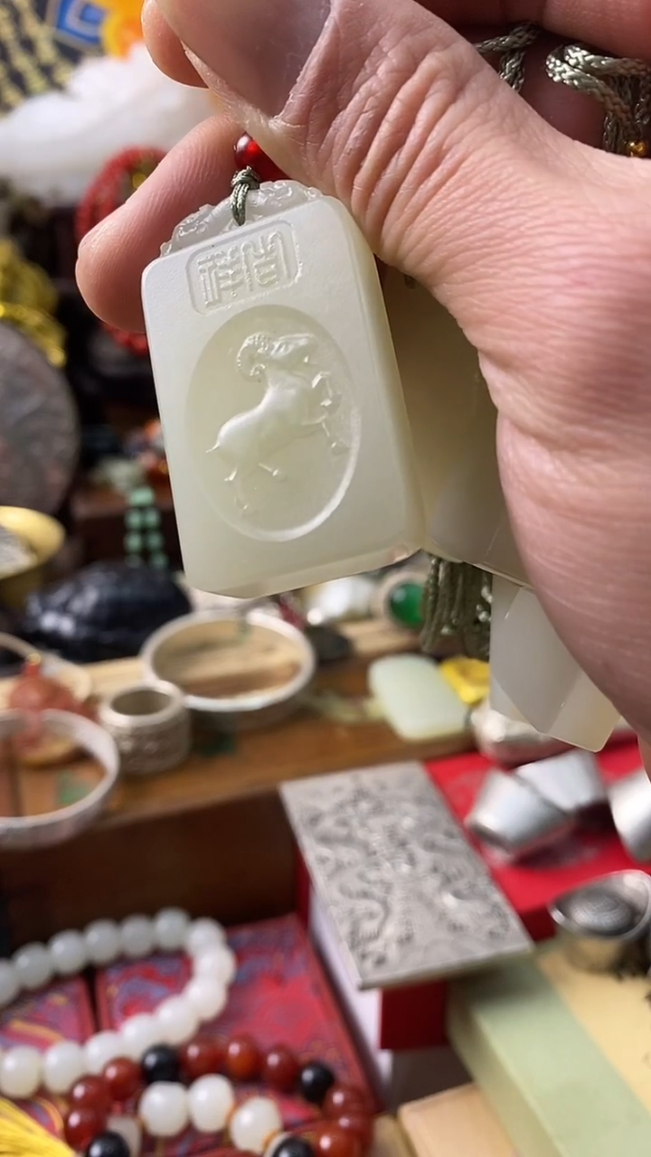 颈饰未镶嵌石英岩玉一**变------主播推荐------生肖鸡