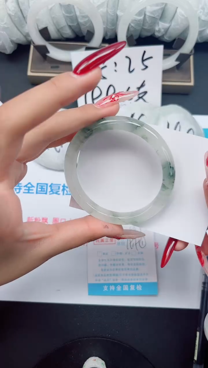 【闪购商品】石英质玉手镯未镶嵌b204