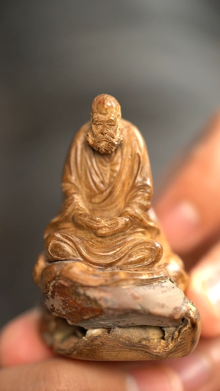 【闪购商品】金丝楠木雕天然根抱石巧雕达摩小摆件