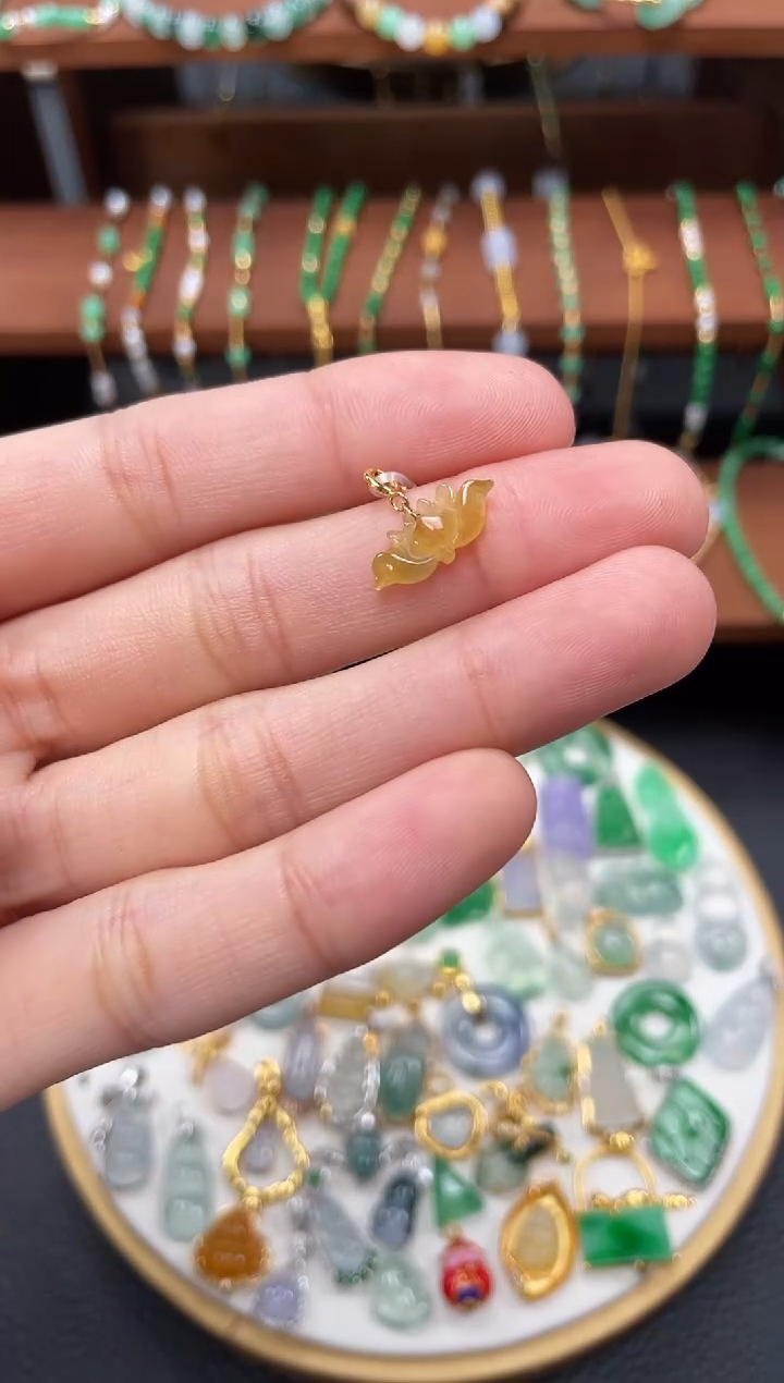 【闪购商品】翡翠吊坠(不含链)18K金镶嵌一个   JK107