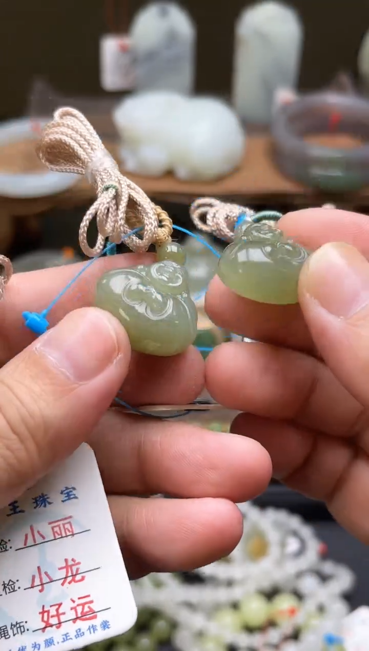 【闪购商品】和田玉未镶嵌吊坠青海湖水绿 抱抱佛 多样性发一