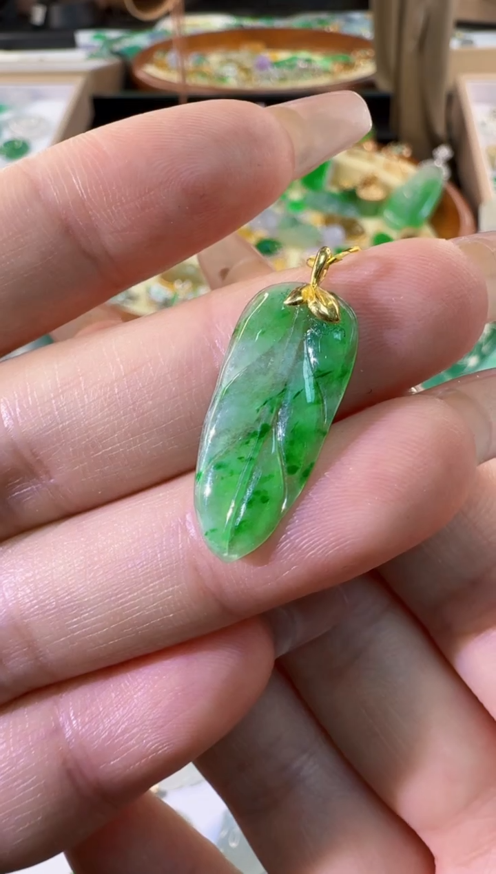 【闪购商品】翡翠吊坠(不含链)18K金镶嵌缅甸翡翠A货吊坠