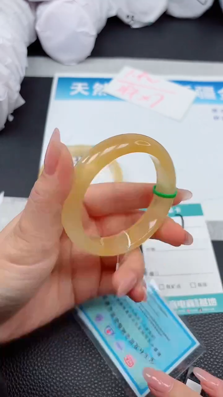 【闪购商品】石英质玉手镯未镶嵌A337