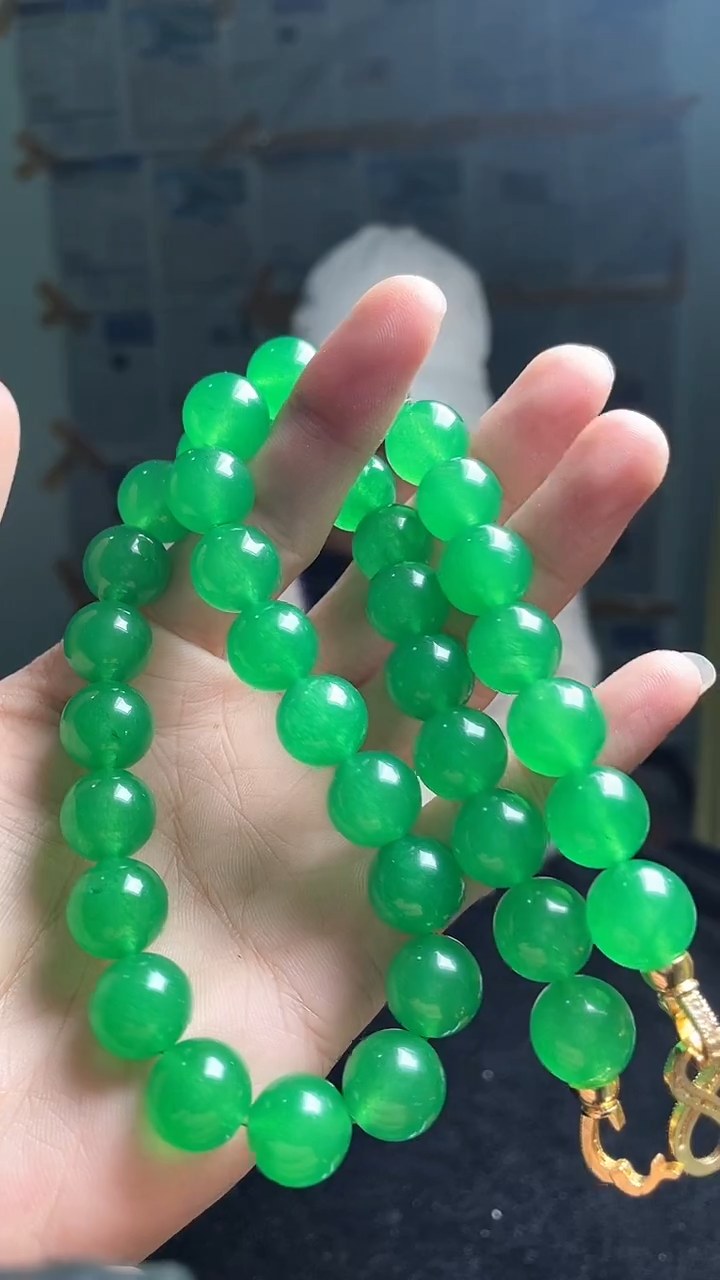 猛子收货满绿珠链