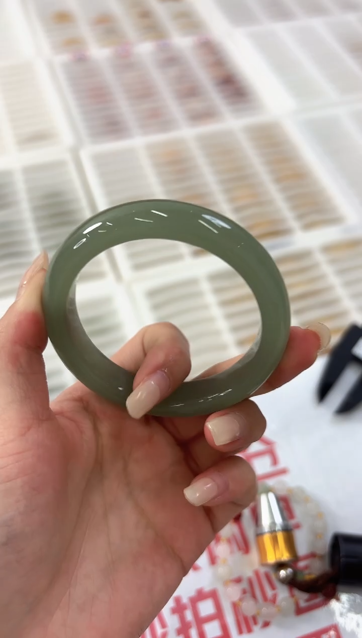 未镶嵌手镯石英质玉17-54D