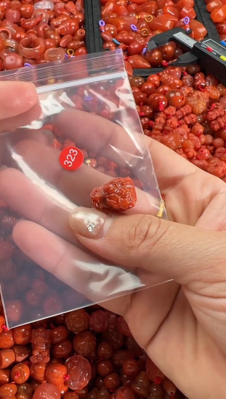 【闪购商品】南红玛瑙颈饰未镶嵌1