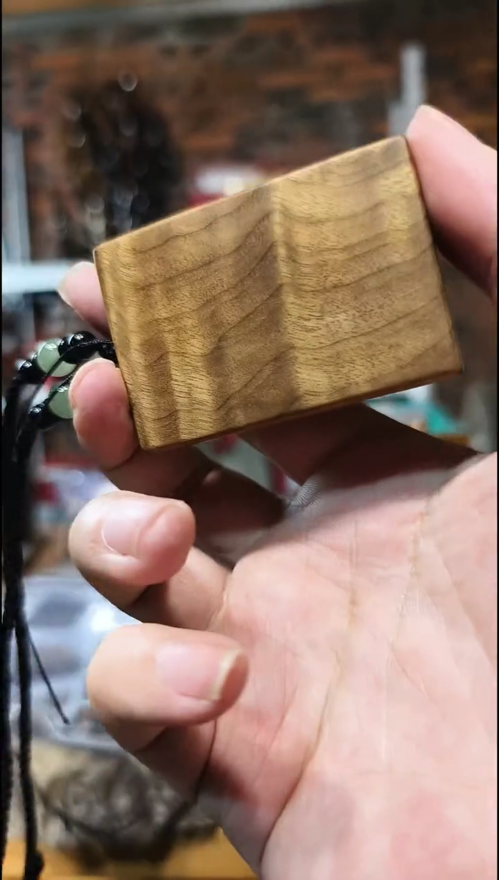 金丝楠无事牌脖挂