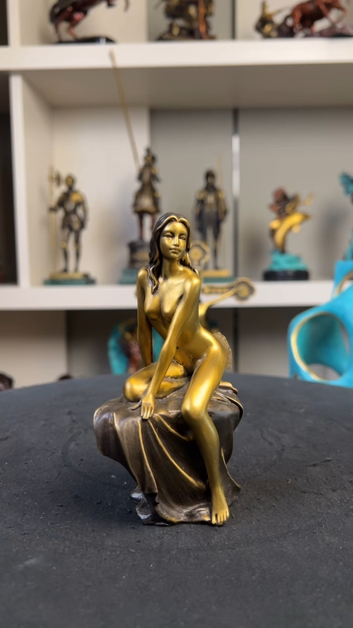 精铜材质 精美雕塑