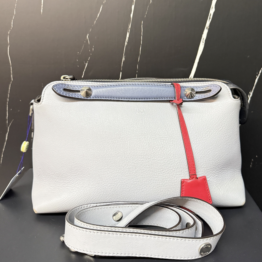 95新 FENDI/芬迪 By the way 灰色牛皮 中号 