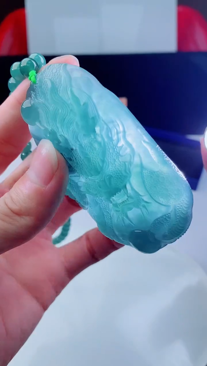 颈饰未镶嵌翡翠          